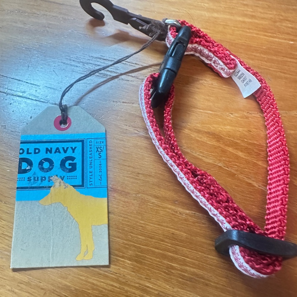Old Navy dog collar xsmall/ small red